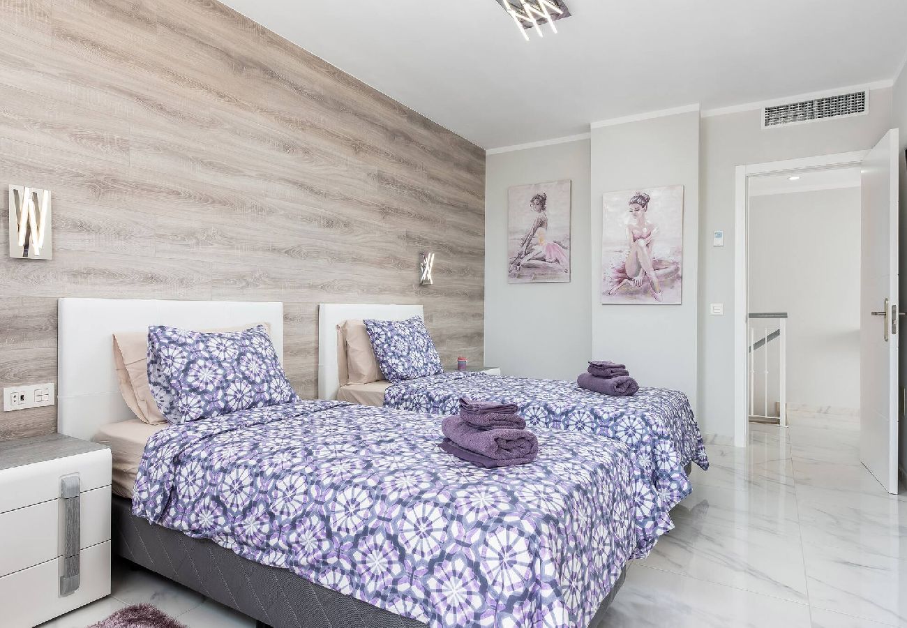 Casa adosada en Adeje - Moderna villa de 4 dormitorios en Costa Adeje Olga