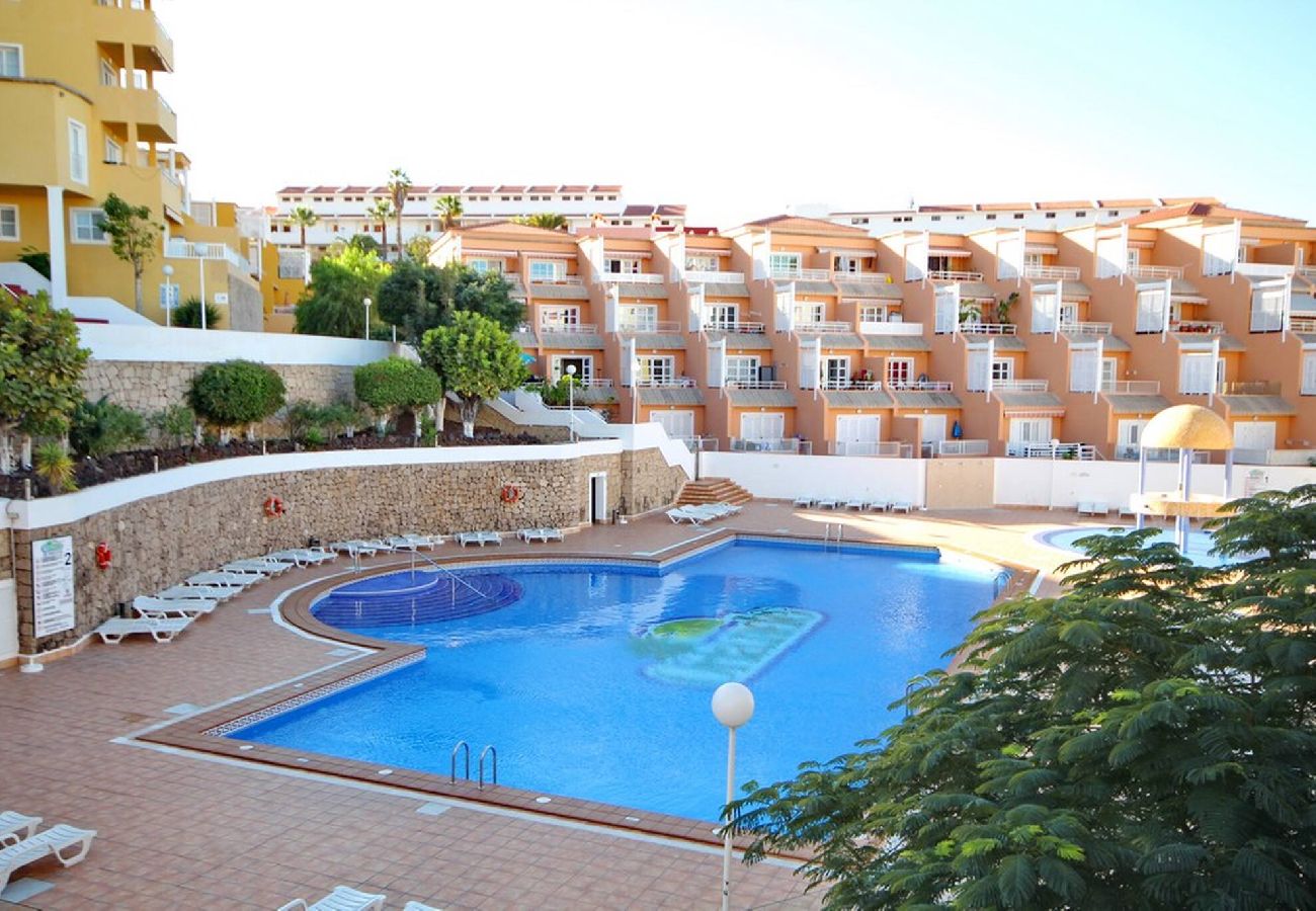 Apartamento en Adeje - Apartamento en complejo con piscina en Costa Adeje 