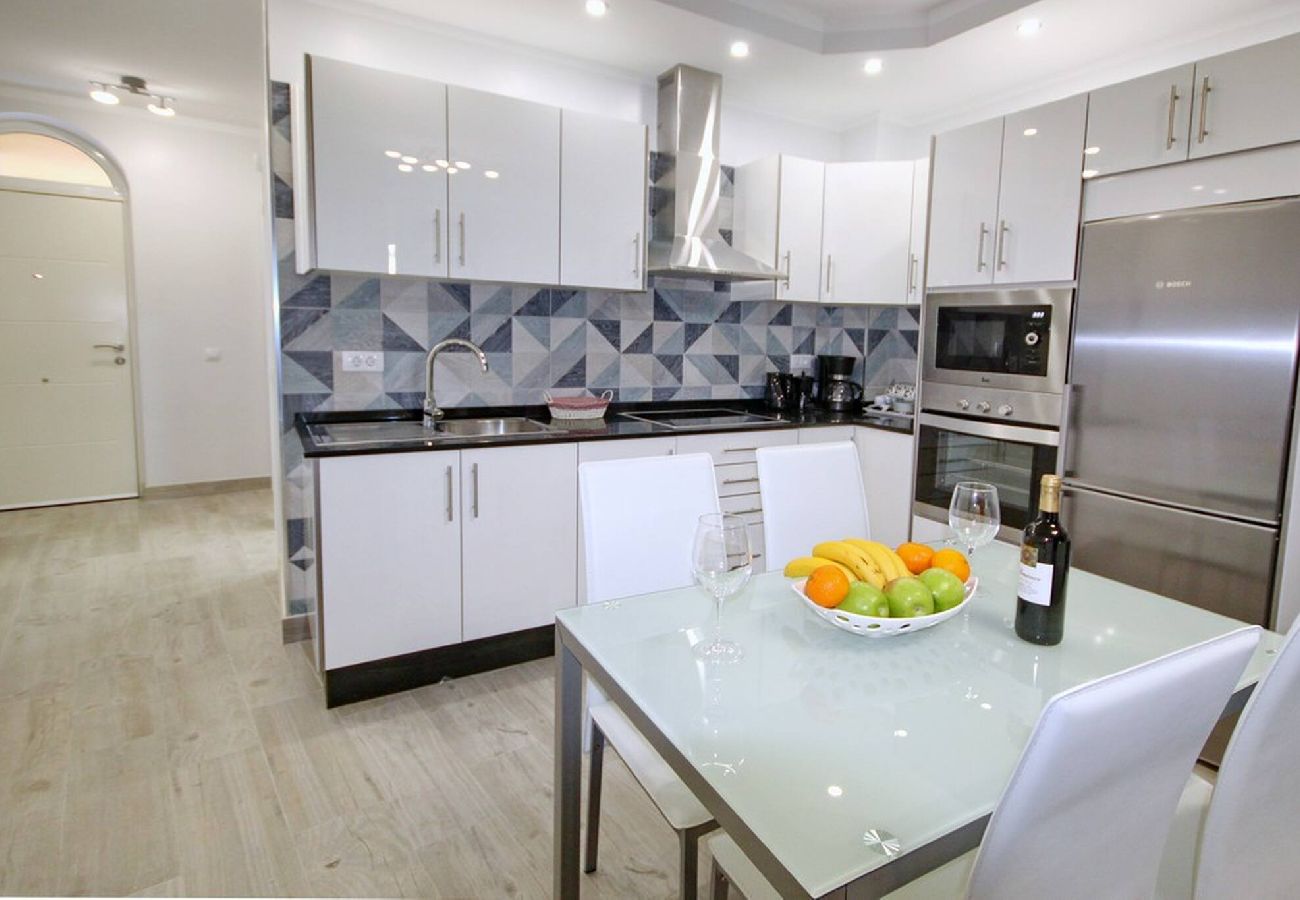 Apartamento en Adeje - Apartamento en complejo con piscina en Costa Adeje 