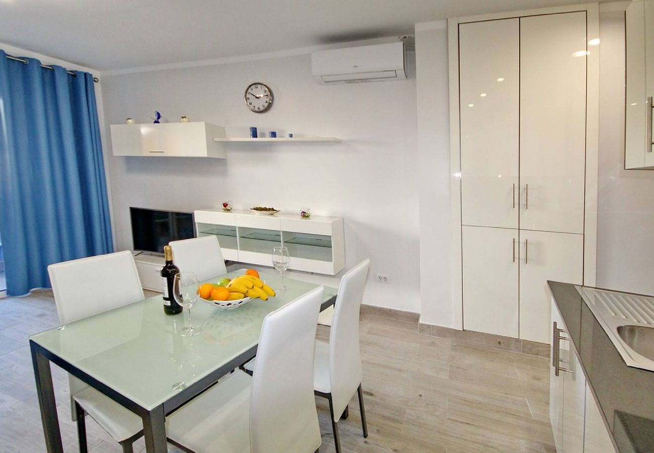 Apartamento en Adeje - Apartamento en complejo con piscina en Costa Adeje 
