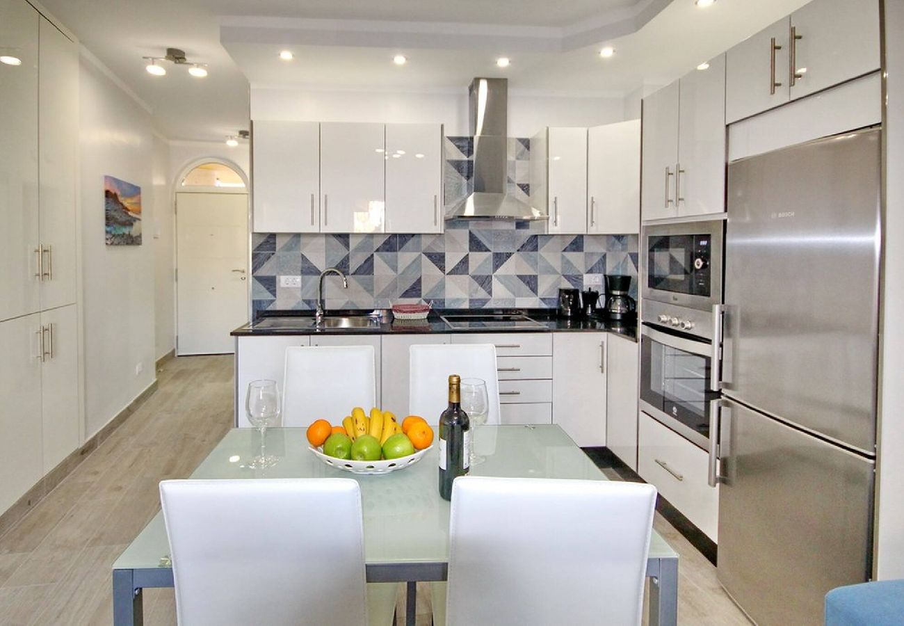 Apartamento en Adeje - Apartamento en complejo con piscina en Costa Adeje 