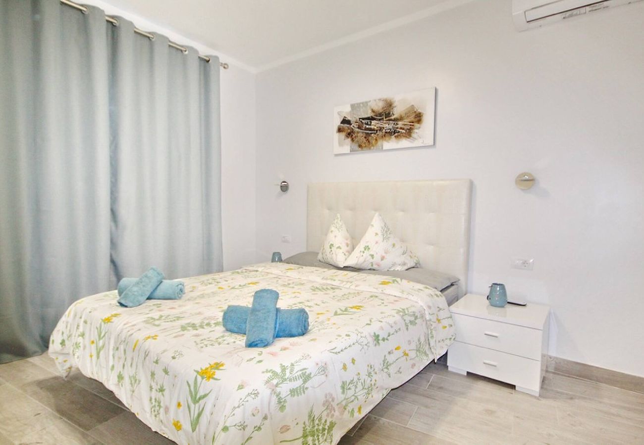 Apartamento en Adeje - Apartamento en complejo con piscina en Costa Adeje 