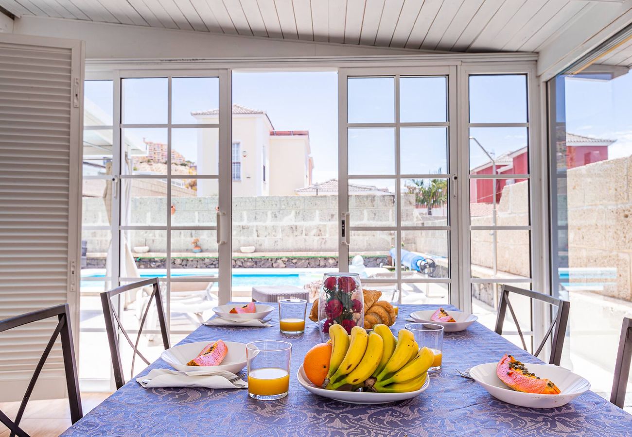 Villa en Costa Adeje - Acogedora villa en Madroñal de Fañabe con piscina 