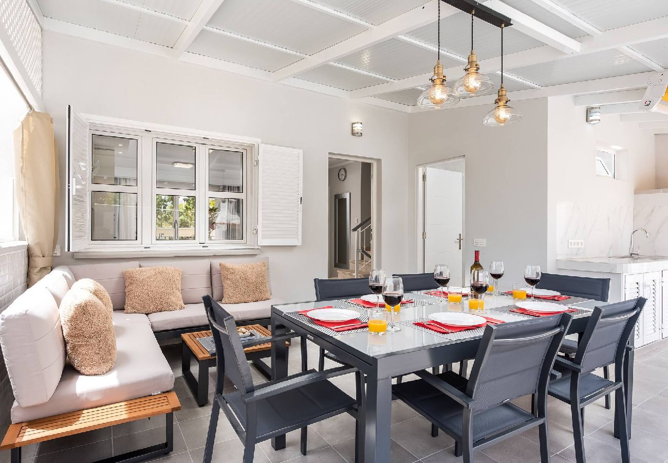 Doppelhaushälfte in Adeje - Moderne Villa mit 4 Schlafzimmern in Costa Adeje Olga