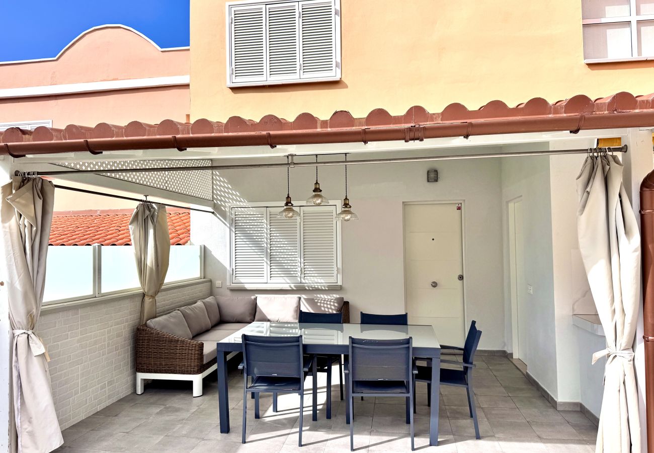 Doppelhaushälfte in Adeje - Moderne Villa mit 4 Schlafzimmern in Costa Adeje Olga
