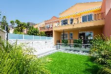 Doppelhaushälfte in Adeje - Moderne Villa mit 4 Schlafzimmern in...