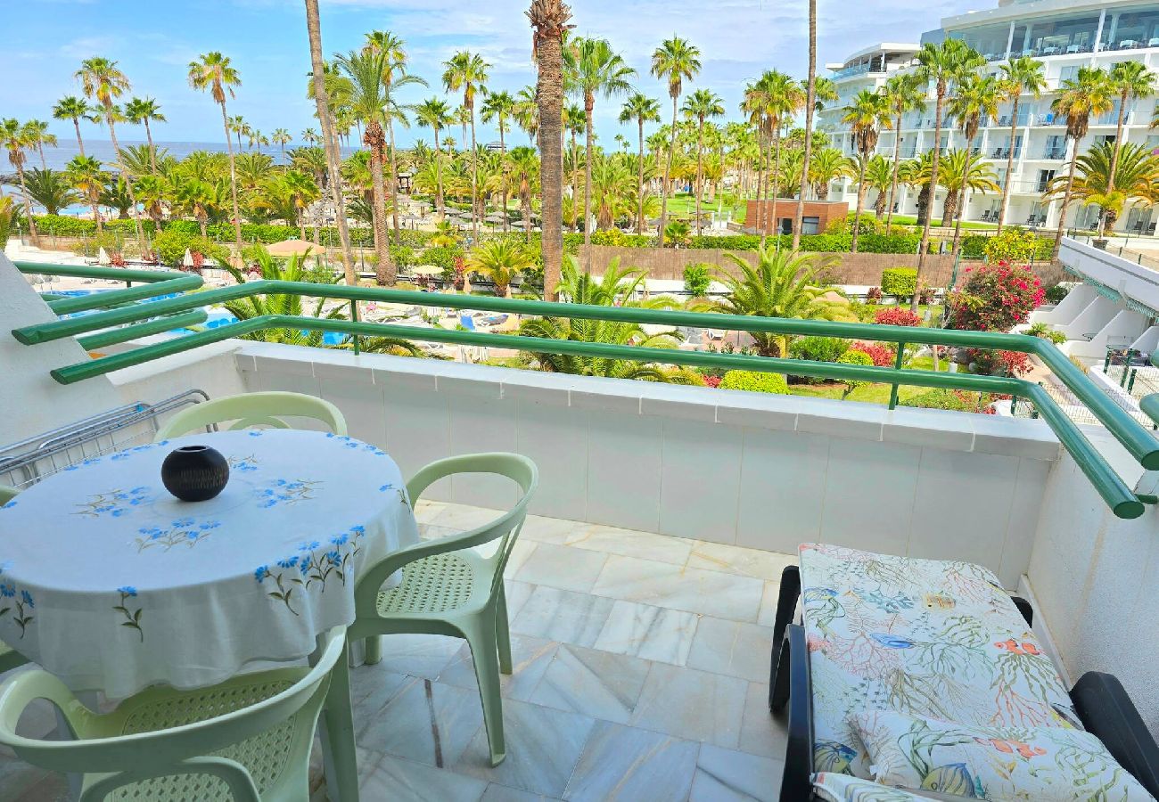 Studio in Costa Adeje - Beachfront studio El Duque D25