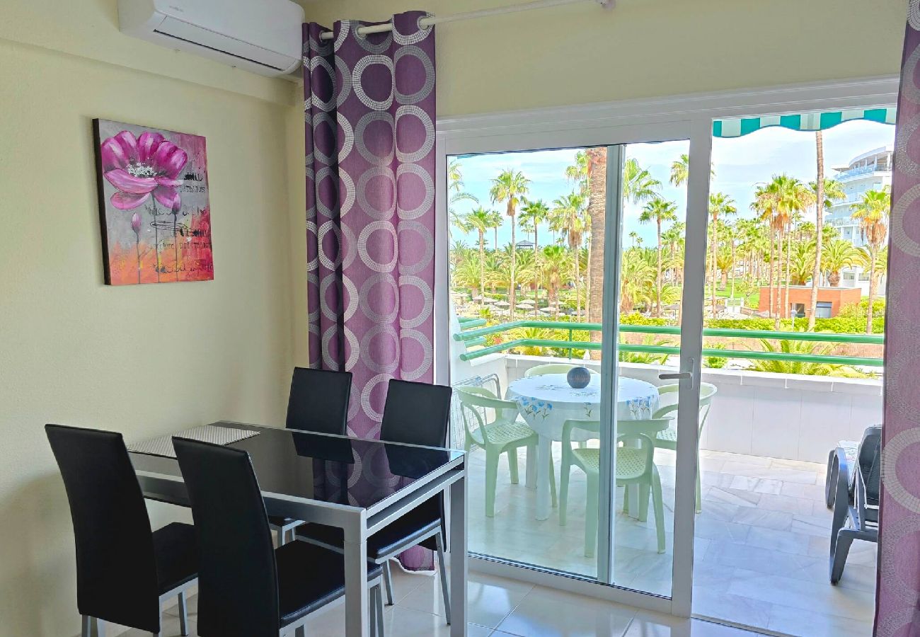 Studio in Costa Adeje - Beachfront studio El Duque D25