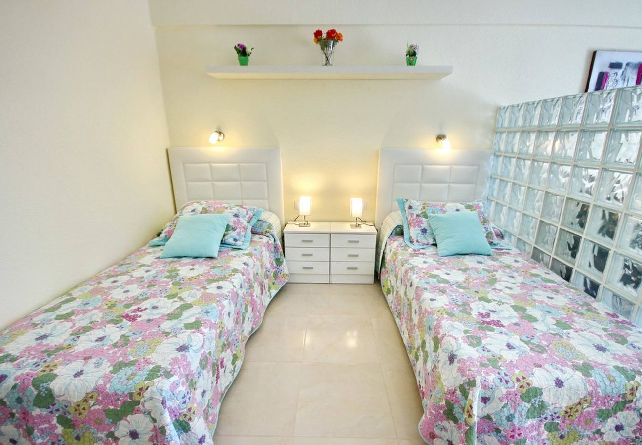 Studio in Costa Adeje - Beachfront studio El Duque D25