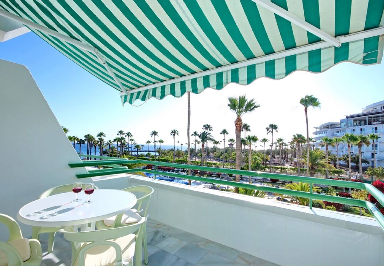 Studio in Costa Adeje - Beachfront studio El Duque D25