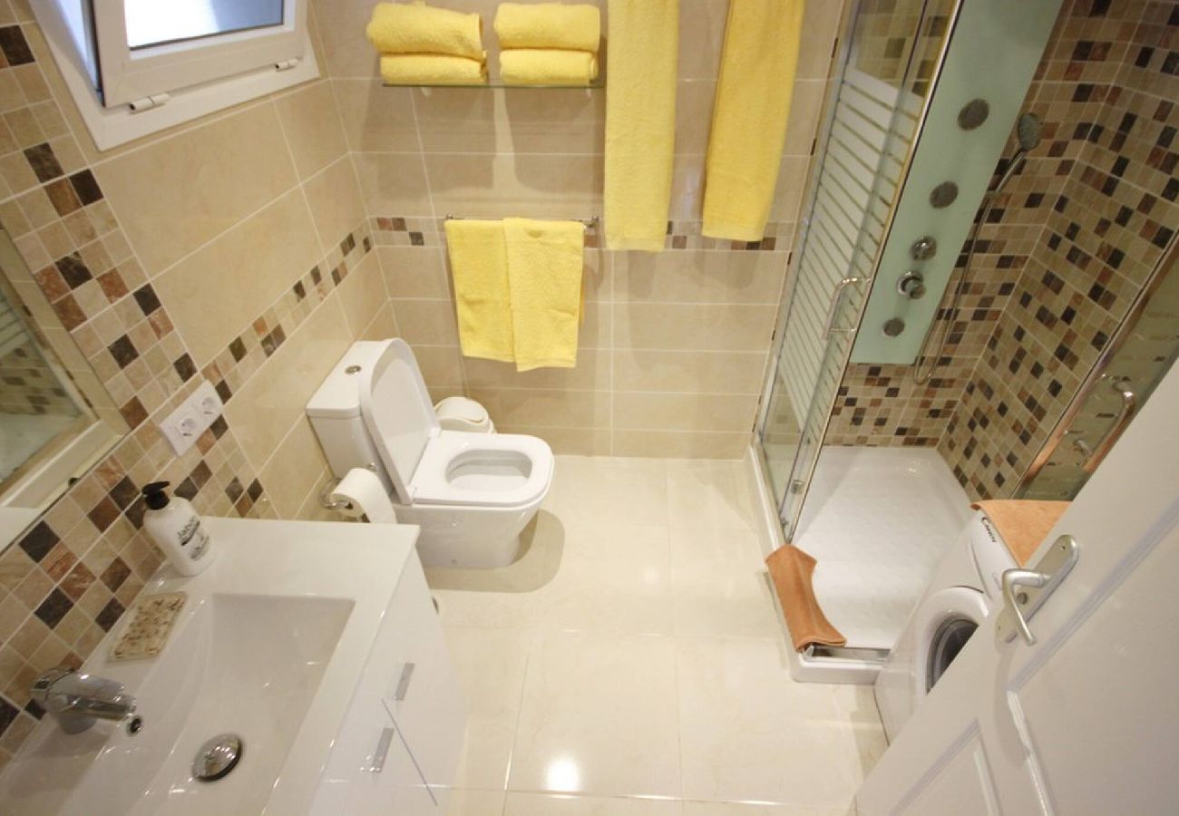 Studio in Costa Adeje - Beachfront studio El Duque D25