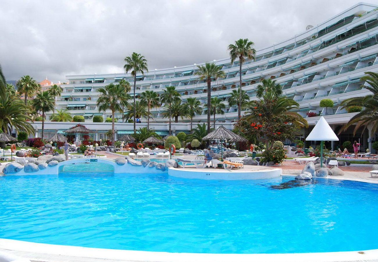Studio in Costa Adeje - Beachfront studio El Duque D25