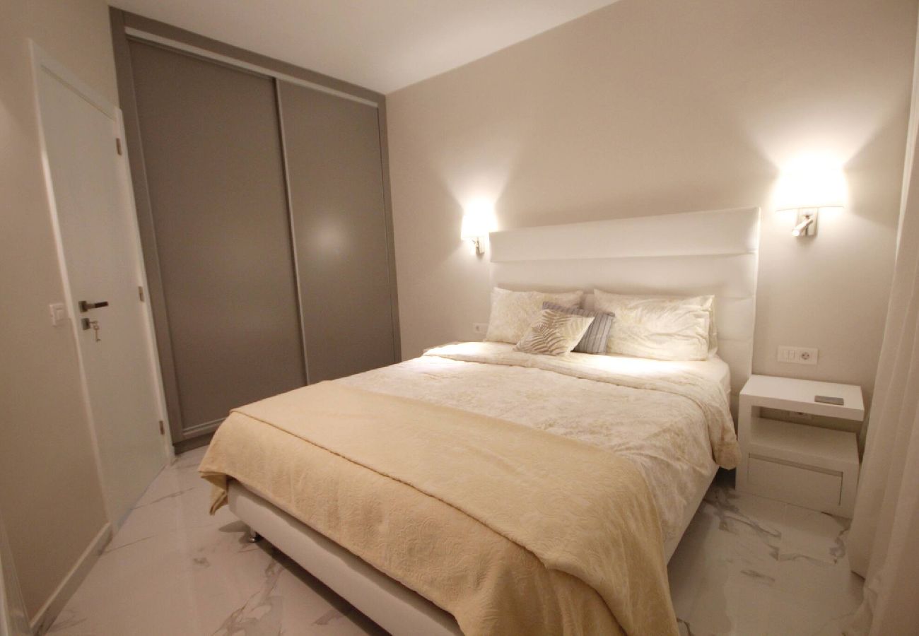 Apartment in Costa Adeje - Luxury apartment on the first line of El Duque D11
