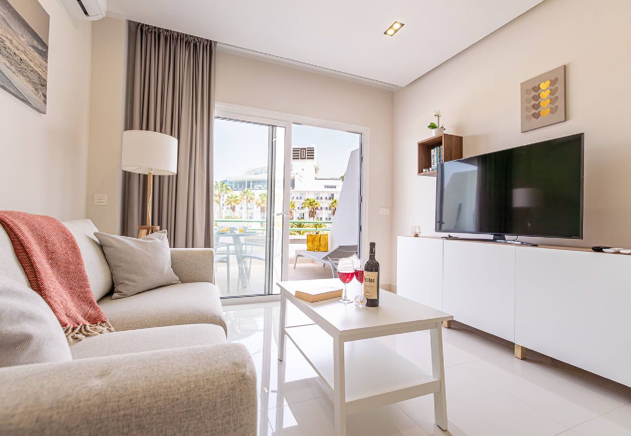 Apartment in Costa Adeje - Beachfront apartment in El Duque