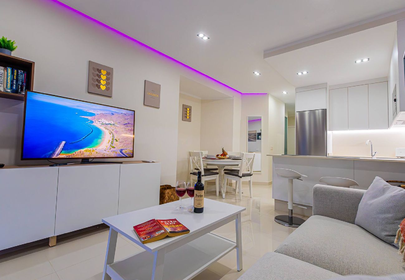 Apartment in Costa Adeje - Beachfront apartment in El Duque
