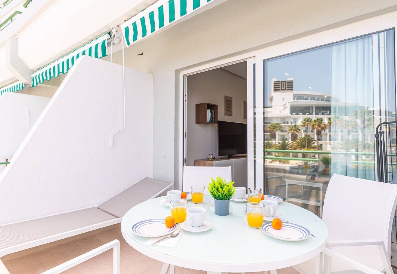 Apartment in Costa Adeje - Beachfront apartment in El Duque